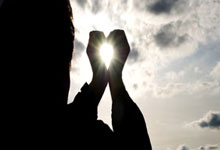 第一次开户可以买哪些股票:怎么配资炒配资网-英伟达要求部分零部件供应商暂停生产H20芯片 外交部回应